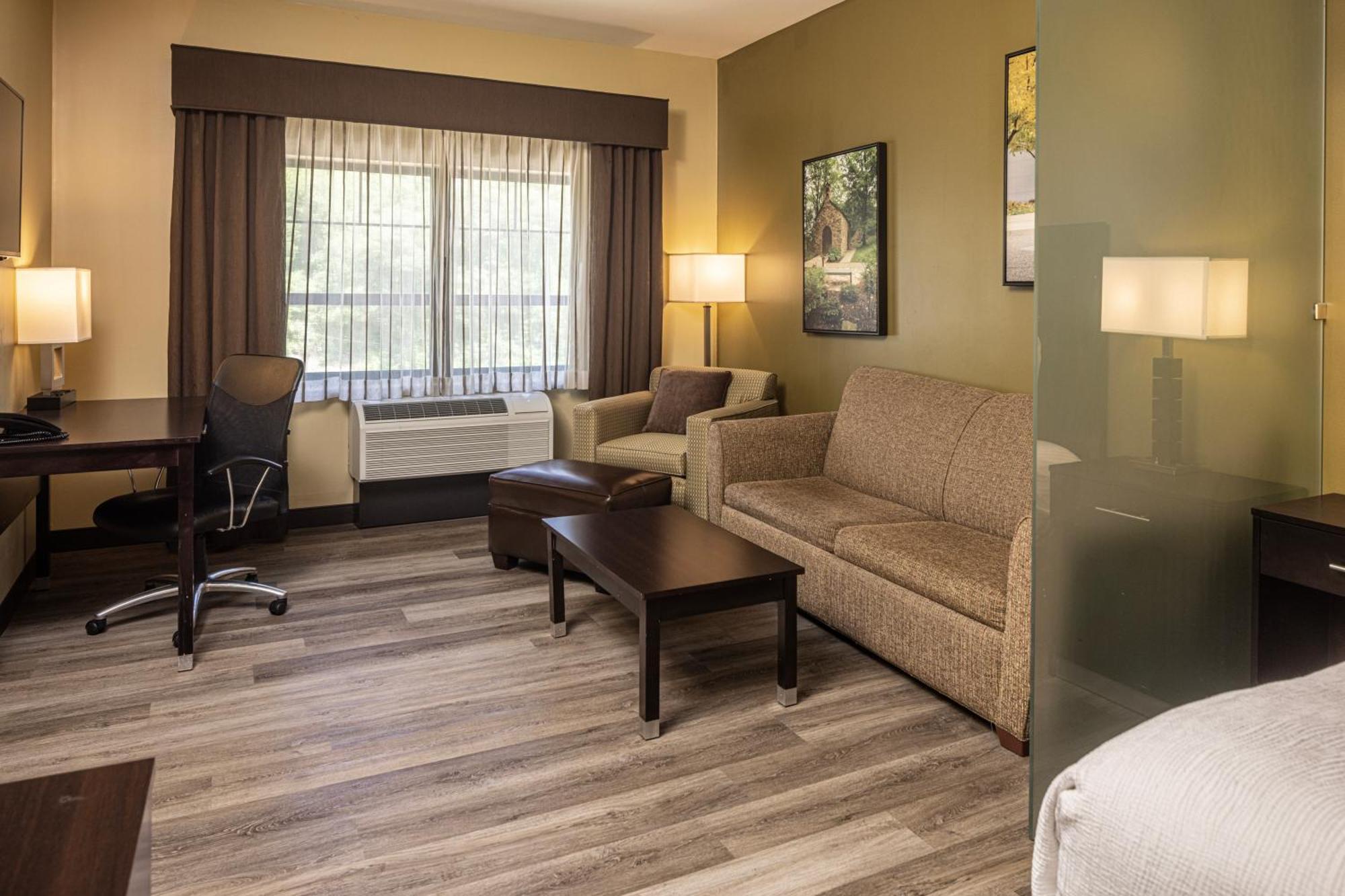 Best Western Plus Franciscan Square Inn & Suites Steubenville Exterior foto