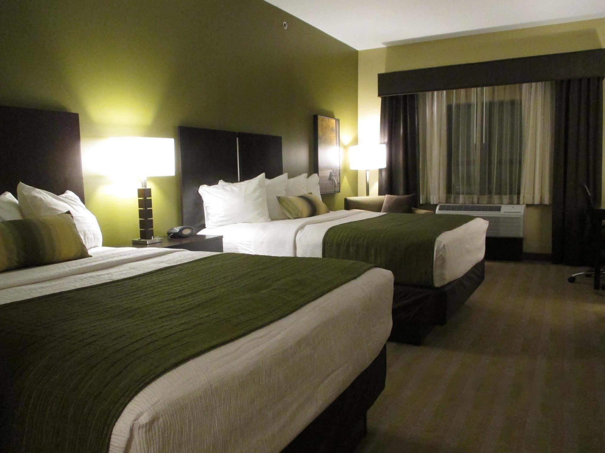 Best Western Plus Franciscan Square Inn & Suites Steubenville Exterior foto