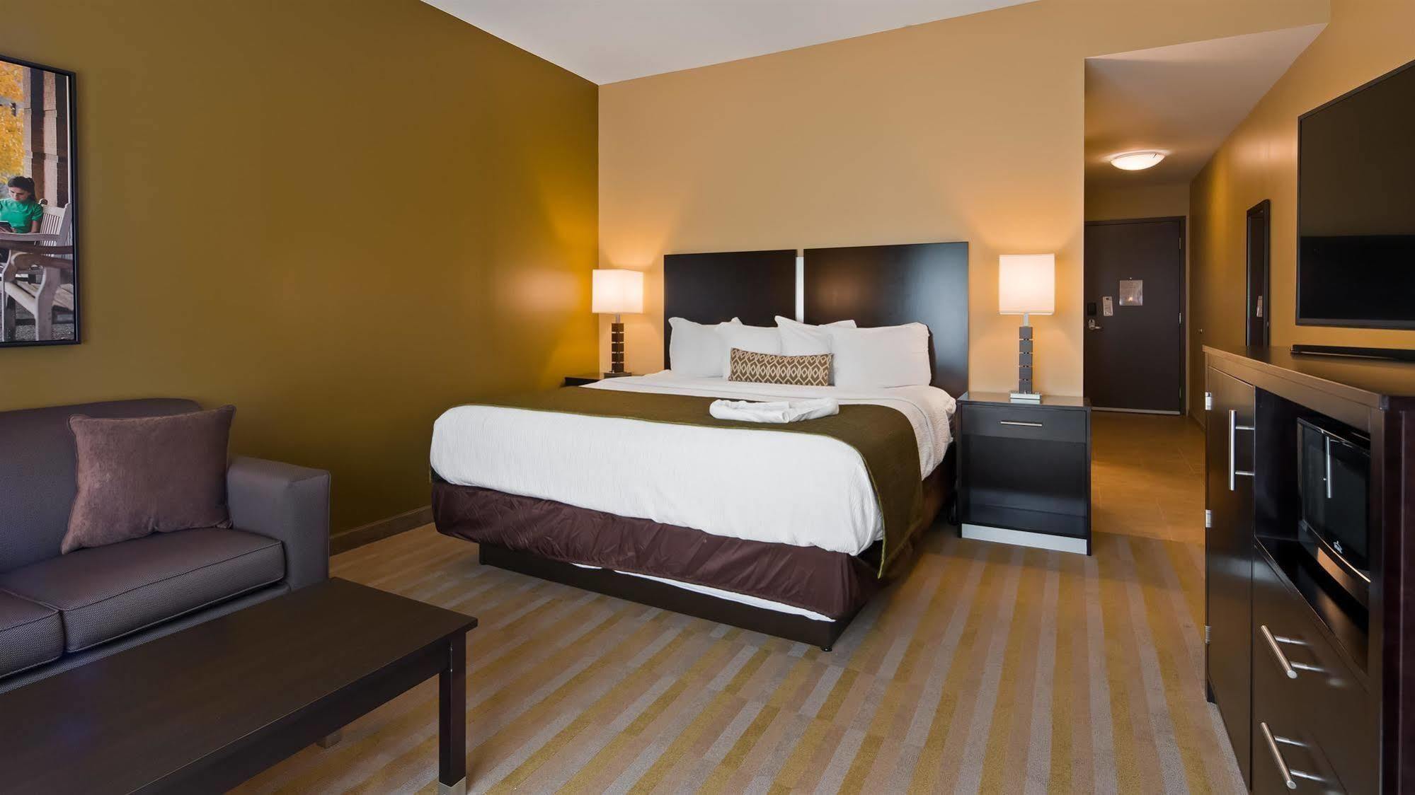 Best Western Plus Franciscan Square Inn & Suites Steubenville Exterior foto